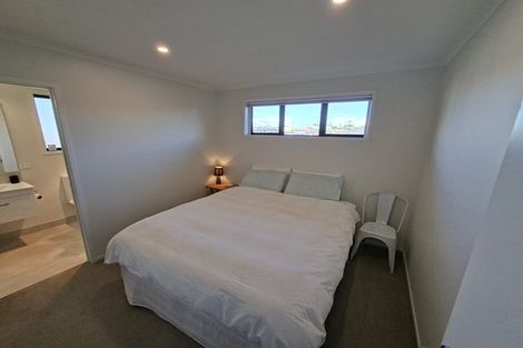 Photo of property in 8 Routeburn Lane, Karaka, Papakura, 2124