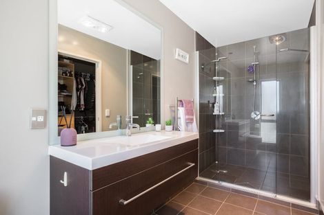 Photo of property in 33 Kahurangi Heights, Aotea, Porirua, 5024