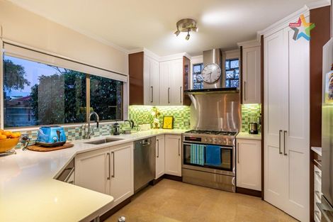 Photo of property in 27 Holyoake Crescent, Avalon, Lower Hutt, 5011