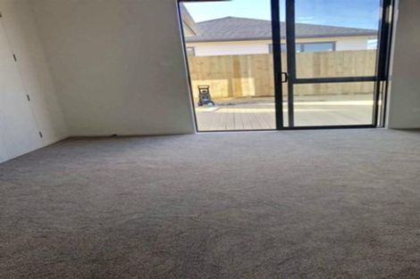 Photo of property in 39 Pakaraka Drive, Papakura, 2110