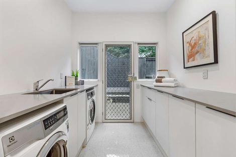 Photo of property in 39 Argo Drive, Half Moon Bay, Auckland, 2012