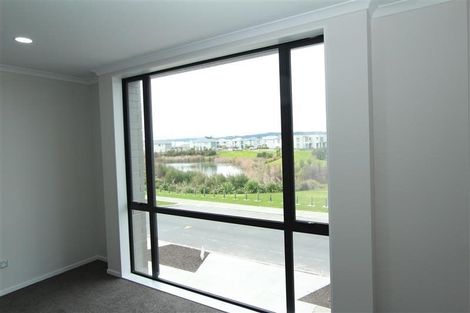 Photo of property in 9 Karokaro Road, Takanini, 2112