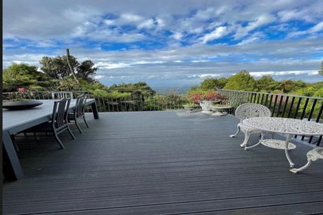 Photo of property in 556 Scenic Drive, Waiatarua, Auckland, 0612
