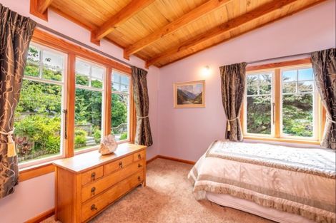 Photo of property in 39 Airlie Road, Plimmerton, Porirua, 5026