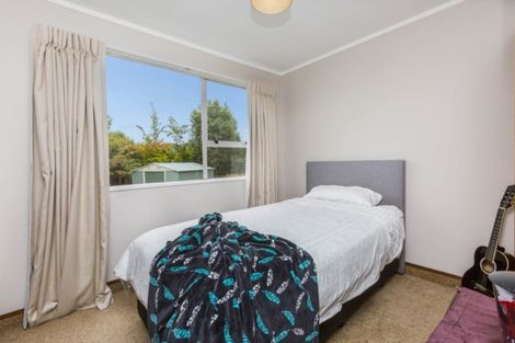 Photo of property in 2 Serenity Grove, Maoribank, Upper Hutt, 5018