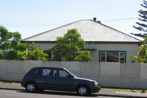 Photo of property in 2/145 Mokoia Road, Birkenhead, Auckland, 0626