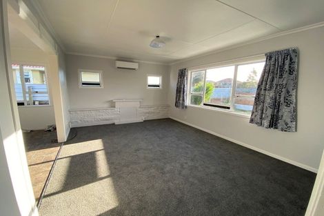 Photo of property in 8 Taupata Street, Castlecliff, Whanganui, 4501