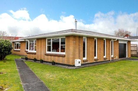 Photo of property in 25 Manu Crescent, Upper Vogeltown, New Plymouth, 4310