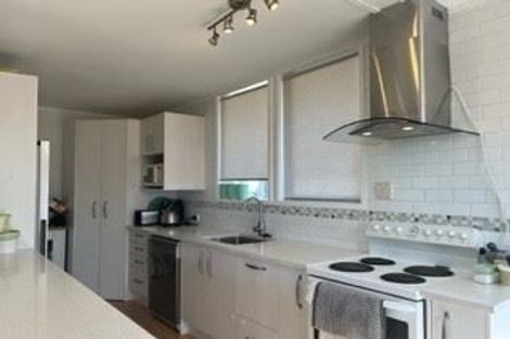 Photo of property in 27 Sunhill Road, Sunnyvale, Auckland, 0612