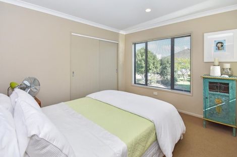 Photo of property in 150 Charles Prevost Drive, The Gardens, Auckland, 2105