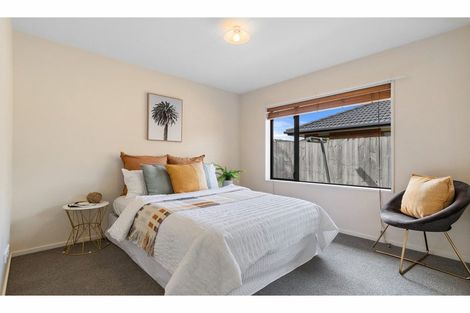 Photo of property in 17 Sutton Place, Dallington, Christchurch, 8061