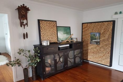 Photo of property in 176 Beach Haven Road, Beach Haven, Auckland, 0626