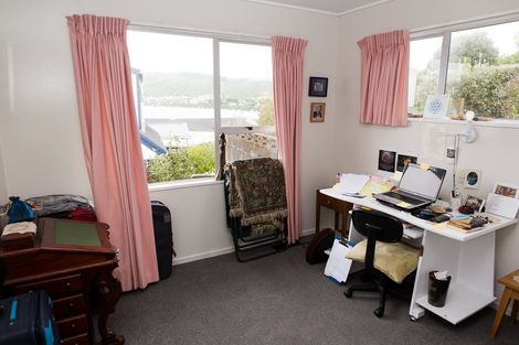 Photo of property in 15 Gloaming Hill, Titahi Bay, Porirua, 5022