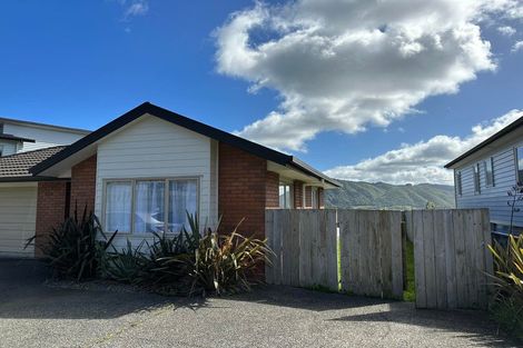 Photo of property in 35 King Charles Drive, Kingsley Heights, Upper Hutt, 5018