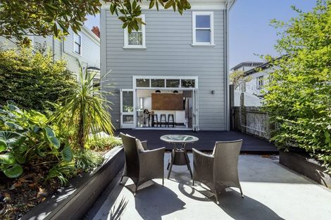 Photo of property in 15 Park Street, Thorndon, Wellington, 6011