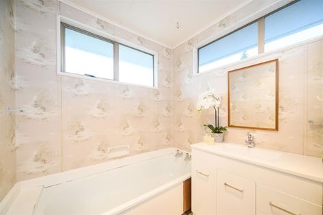 Photo of property in 24 Oaklea Avenue, Marton, 4710