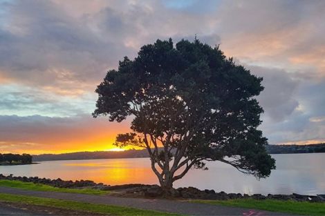 Photo of property in 44 Kiwi Esplanade, Mangere Bridge, Auckland, 2022
