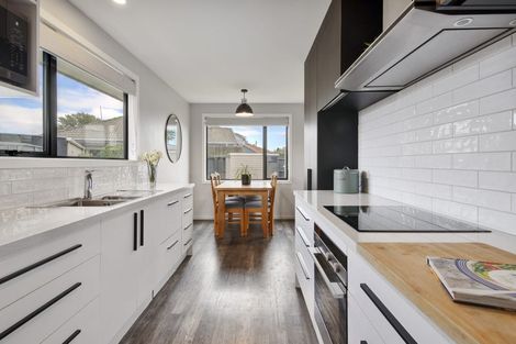 Photo of property in 6 Oakley Crescent, Hornby, Christchurch, 8042