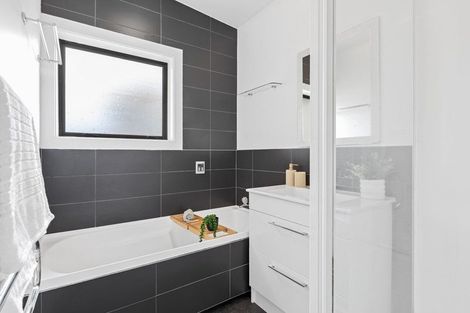 Photo of property in 48 Glenharrow Avenue, Avonhead, Christchurch, 8042