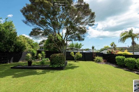 Photo of property in 11 Towra Place, Botany Downs, Auckland, 2010