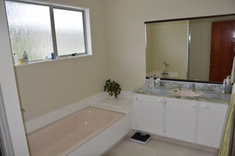 Photo of property in 68 Kohekohe Street, New Lynn, Auckland, 0600