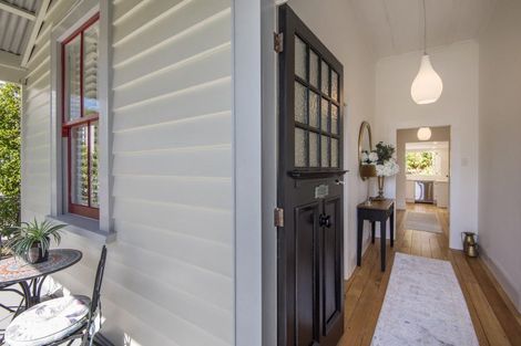 Photo of property in 37 Kiwi Road, Stanley Point, Auckland, 0624