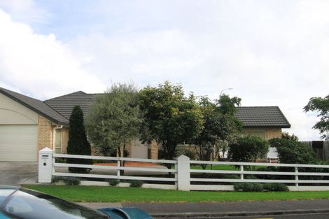 Photo of property in 1 Estuary Views, Shelly Park, Auckland, 2014