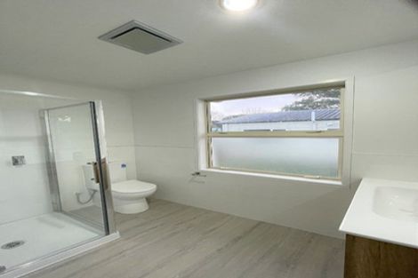 Photo of property in 21 Chilcott Road, Henderson, Auckland, 0612