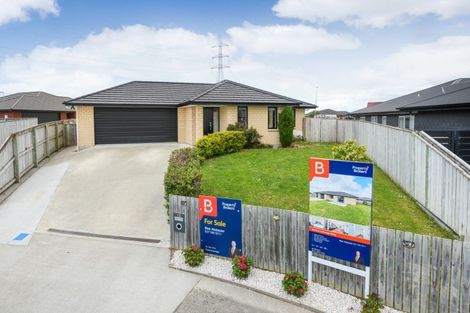 Photo of property in 12 Gibraltar Way, Fitzherbert, Palmerston North, 4410