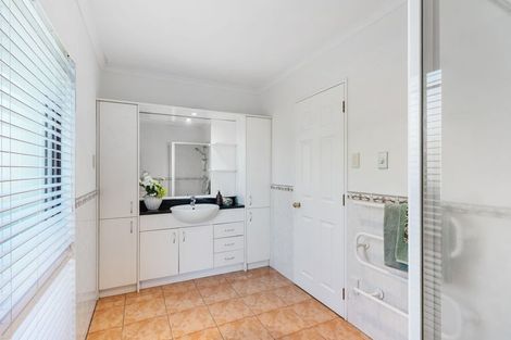 Photo of property in 28a Woodstock Road, Forrest Hill, Auckland, 0620