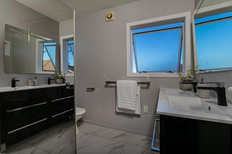 Photo of property in 2/28 East Coast Road, Milford, Auckland, 0620