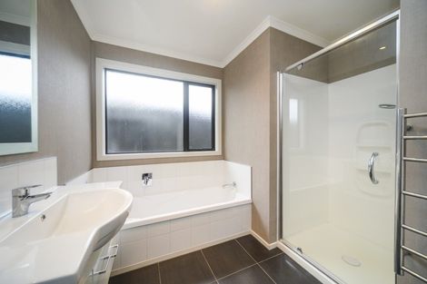 Photo of property in 5 Angelina Way, Kelvin Grove, Palmerston North, 4414