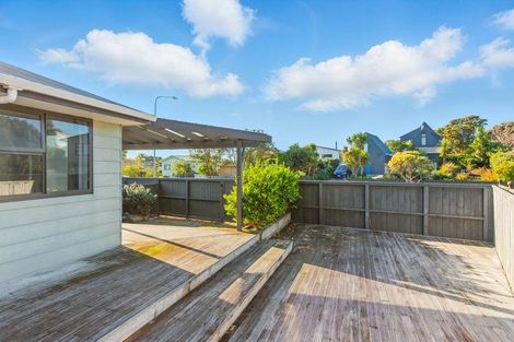 Photo of property in 30 Eruini Street, Waikanae Beach, Waikanae, 5036