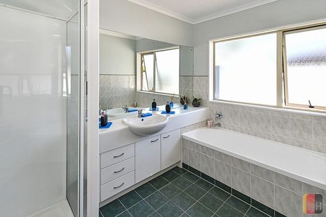 Photo of property in 1 Gairloch Place, Wattle Downs, Auckland, 2103