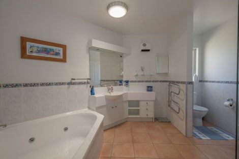 Photo of property in 10 Mulberry Lane, Wanaka, 9305