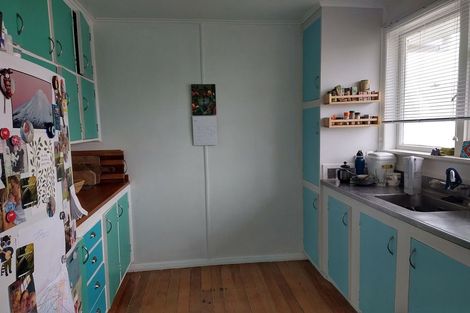 Photo of property in 24 Banks Street, Marfell, New Plymouth, 4310