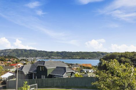 Photo of property in 32 Kinloch Place, Papakowhai, Porirua, 5024