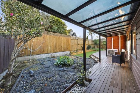 Photo of property in 2/20 Beach Road, Mellons Bay, Auckland, 2014