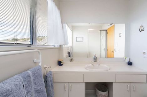 Photo of property in 12 Luxton Place, Mount Pleasant, Christchurch, 8081