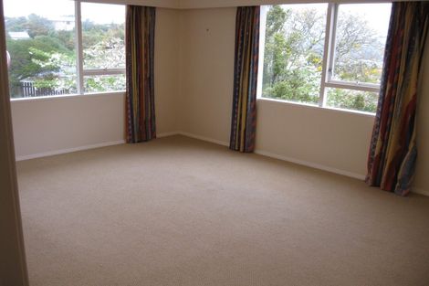 Photo of property in 215 Dowse Drive, Maungaraki, Lower Hutt, 5010