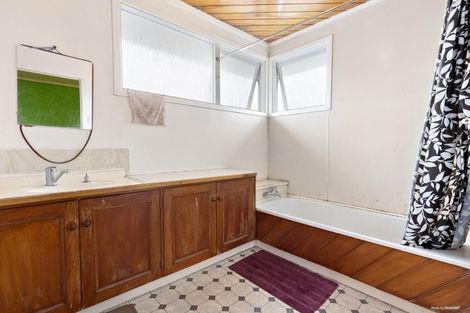 Photo of property in 4 Kaweka Street, New Lynn, Auckland, 0600