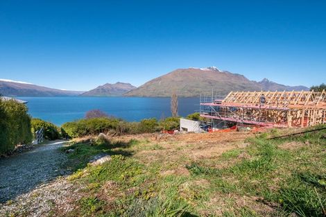 Photo of property in 64 Cedar Drive, Kelvin Heights, Queenstown, 9300