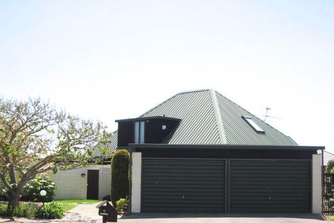 Photo of property in 5 Sonning Place, Redwood, Christchurch, 8051