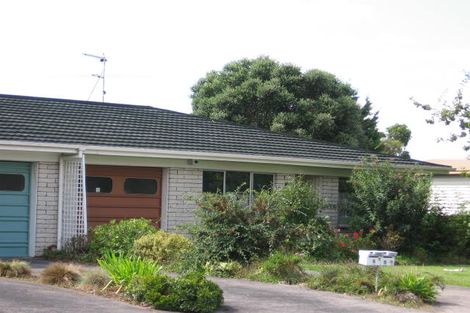 Photo of property in 1/5 Longbill Place, Glendene, Auckland, 0602