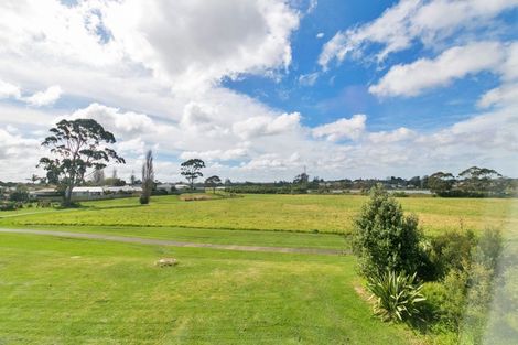 Photo of property in 17e Martin Place, Kelston, Auckland, 0602