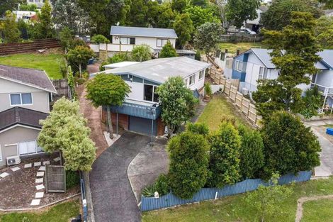 Photo of property in 17 Castleford Street, Green Bay, Auckland, 0604