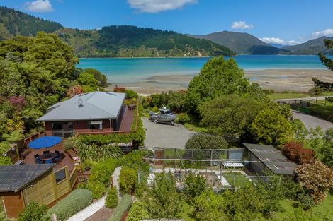 Photo of property in 5732 Kenepuru Road, Waitaria Bay, Picton, 7282