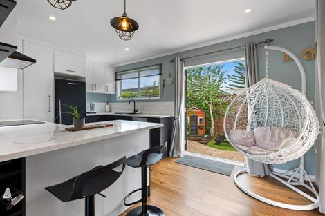 Photo of property in 2/57 Solar Road, Glen Eden, Auckland, 0602