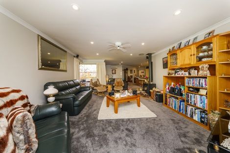 Photo of property in 64 Royal Oak Drive, Kelvin Grove, Palmerston North, 4414