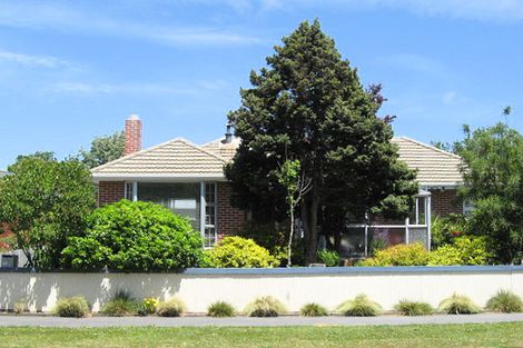 Photo of property in 21 Pinehurst Crescent, Russley, Christchurch, 8042